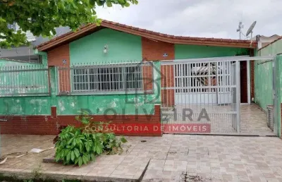 Casa à venda com 3 quartos a 600 metros da praia no bairro são joão batista - peruíbe - sp