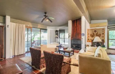 Casa para aluguel - vila assunção , 3 quartos,  2300 m² - porto alegre