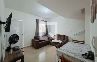 Casa / sobrado em condomínio para aluguel - maracanã, 2 quartos,  56 m² - praia grande