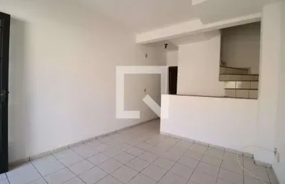 Casa para aluguel - santa mônica, 2 quartos,  70 m² - uberlândia