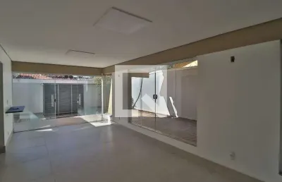 Casa para aluguel - tabajaras, 4 quartos,  550 m² - uberlândia