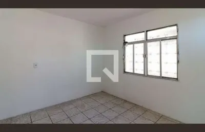 Casa para alugar na rua custódia, irajá, rio de janeiro por r$ 992