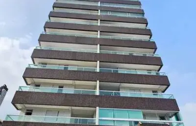 Apartamento na ocian, 2 dorm, 1 suíte, sacada gourmet, lazer completo, 67m²