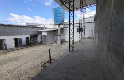 Galpão para aluguel com 400m², na principal avenida do bairro de prazeres.