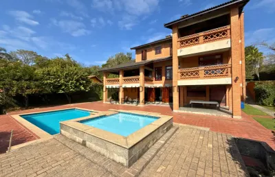 Vende-se luxuosa e sofisticada residência - alto padrão – acabamento em espécie de madeira nobre – granja viana