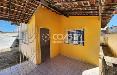 Vendo excelente casa comercial com localização estratégica.