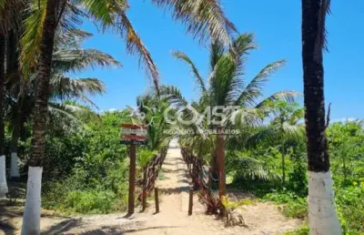 Vendo excelente casa com 3/4 em condomínio fechado em frente a praia