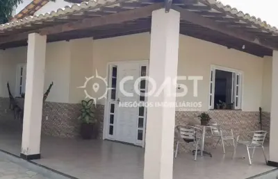 Vendo excelente casa com 2/4 sendo uma suíte e um quintalzão esperando por você!