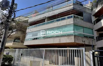 Apartamento amplo com varandão e 2 vagas, a 3 quadras da praia – 110m²