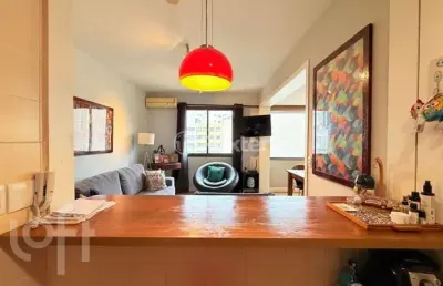 Apartamento semi-mobiliado 2 dormitórios (suíte), 2 vagas e churrasqueira - ao lado da praça da encol