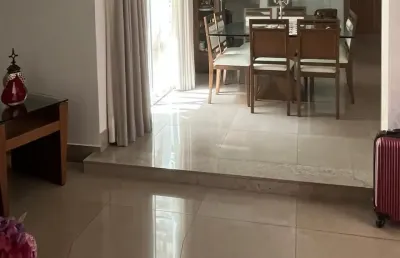Belíssimo sobrado a venda localização privilegiada  vigilato pereira