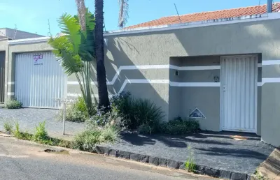 Casa com 3 quartos à venda na Rua Caule, 177, Jardim Botânico, Uberlândia