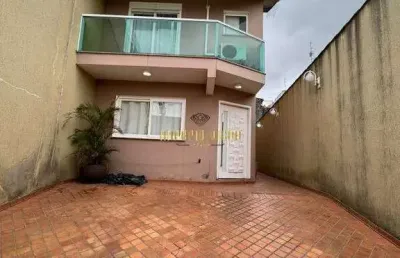 Sobrado à venda com 3 dormitórios, sendo 2 suítes no bairro sitio paredão em ferraz de vasconcelos -sp