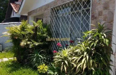 Casa à venda com 3 dormitórios e 2 vagas de garagem no centro de mogi das cruzes-sp