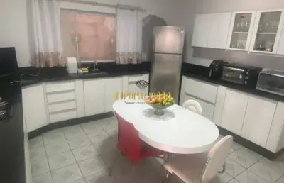 Sobrado à venda com 3 dormitórios e 1 edícula no bairro jardim varam - suzano-sp