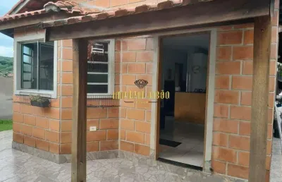 Casa á venda com 2 dormitórios, sendo 1 suíte com piscina aquecida no centro - salesópolis - sp