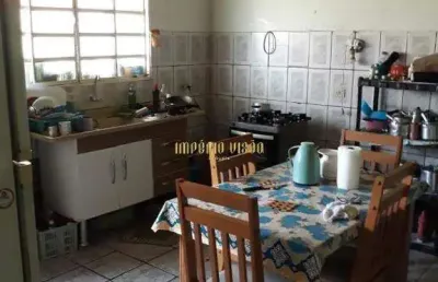 Casa à venda com 2 dormitórios, sala, cozinha, banheiro e área de serviço no bairro de jundiapeba - mogi das cruzes - sp