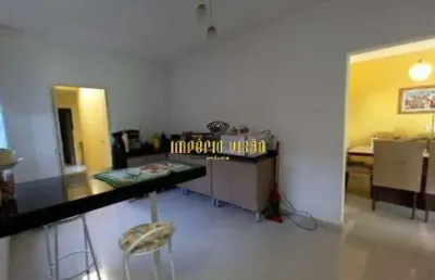 Sobrado à venda com 4 dormitórios, sendo 1 suíte com hidromassagem e 5 vagas de garagem no jardim santa helena - poá - sp