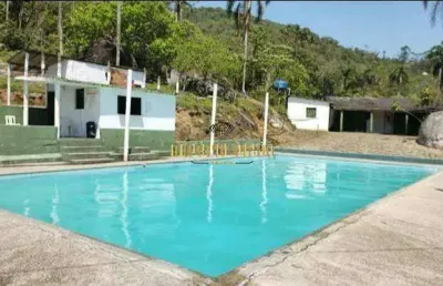Chácara ampla com piscinas, churrasqueiras e 3 lagos de pesca no bairro chácara sete cruzes - suzano - sp