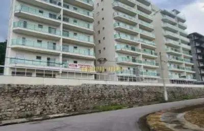 Apartamento à venda na praia com 2 dormitórios, sendo 1 suíte com varanda gourmet e piscina na cidade jardim - caraguatatuba-sp.
