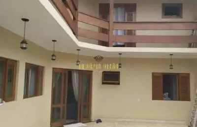 Casa mobiliada á venda com 4 dormitórios sendo 1 suíte, piscina, salão de festas, forno a lenha, churrasqueira no bairro jardim vitoria - suzano - sp