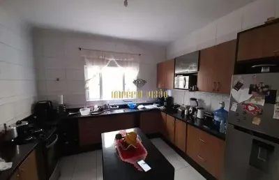 Casa com 3 dormitórios, piscina, área gourmet e quintal amplo à venda no bairro jardim realce - suzano - sp.