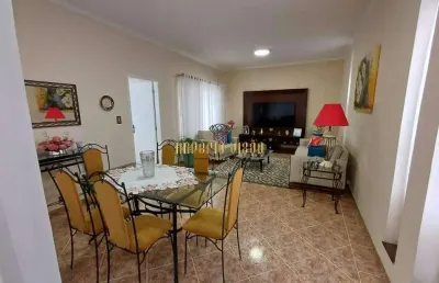 Casa térrea com salão comercial no centro de suzano-sp.