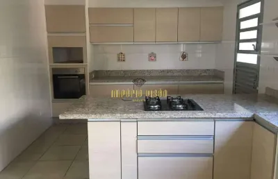 Casa triplex e um sobrado amplo à venda no bairro cidade edson, suzano - sp.