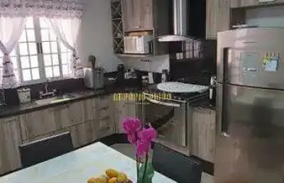 Sobrado à venda com 4 dormitórios e salão de festas com espaço gourmet e churrasqueira no bairro jardim varan - suzano - sp