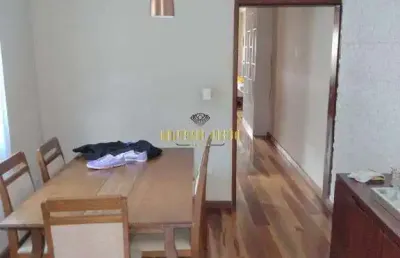 Sobrado à venda com 3 dormitórios e 2 vagas cobertas no bairro jardim lincoln - suzano-sp