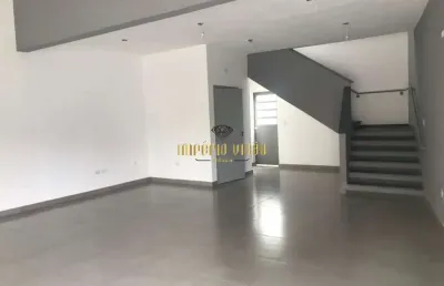 Salão comercial de 101m² com 2 banheiros, porta automática, para locação com no centro de suzano-sp