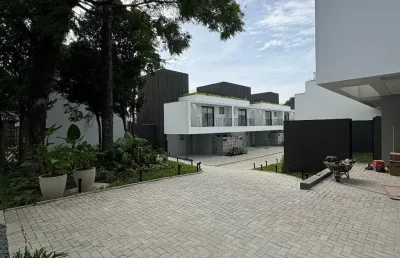 Novo Condomínio de Casas no Bairro Guabirotuba