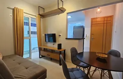 Apto 01 dorm, 53 m² de area util, mobiliado e 01 vaga de garagem