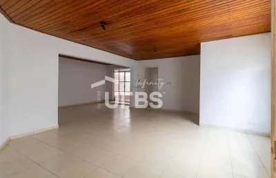 Casa com 3 quartos à venda na Rua 10, Setor Central, Goiânia