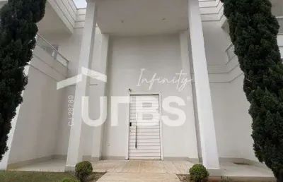 Casa bem localizada, 700,02m2, 5 suites, 3 salas, elevador, 8 vagas de garagem, academia, piscina, churrasqueira, próximo a avenida t-7 e a av. t-2