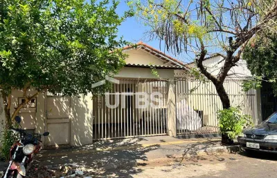 Casa com 3 quartos à venda na Avenida Ademar Ferrugem, Setor Campinas, Goiânia