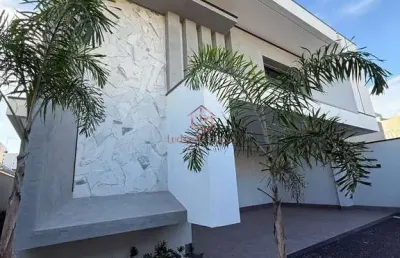 Casa nova na 505 sul, 4 suítes, 242m², piscina, energia solar