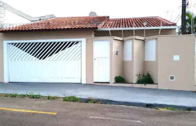 Confortável casa tipo para venda em prolongamento jardim doutor antônio petráglia com 3 quartos, sendo 1 suíte, 183m²