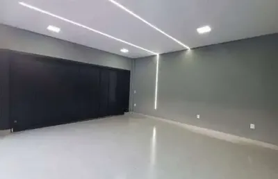 Versátil casa de vila para venda em jardim natal i com 3 quartos, sendo 1 suíte, 133m²