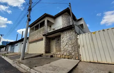Agradável casa de vila para venda em jardim paineiras com 3 quartos, sendo 1 suíte, 283m²