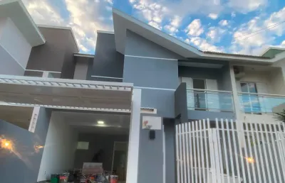 Sobrado no jardim gisela, com 3 suítes amplas e cozinha planejada!