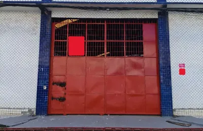 Venda de galpão com 700m² bem espaçoso, localizado no bairro do coqueiro
