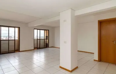 Cobertura no centro de curitiba com 2 suítes amplas e 2 vagas