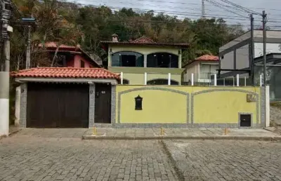 Casa com 4 quartos para alugar no Corrêas, Petrópolis 