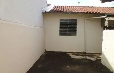 Casa com 1 quarto para alugar na rua benjamin adese, 59, jardim leblon, campo grande por r$ 700