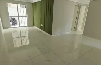 Alugo apartamento térreo nos bancários com área externa prvativa e piscina