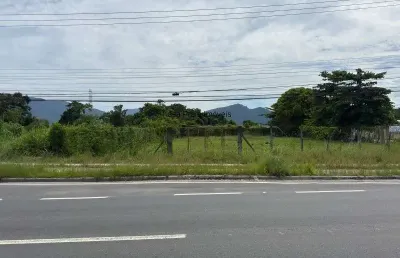 Área frente a pista principal para locação no porto novo em caraguatatuba