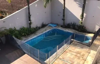 Sobrado para venda uma quadra da praia com 4 suítes, piscina jardim britania, caraguatatuba/sp