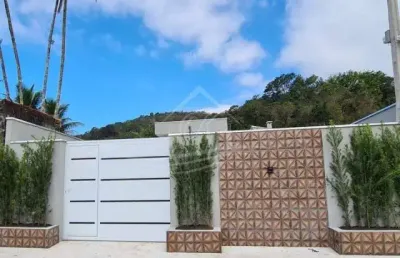 Casa nova 'a venda cerca de 250 metros da praia massaguaçú, com 03 dormitorios, sendo uma suite, caraguatatuba/sp