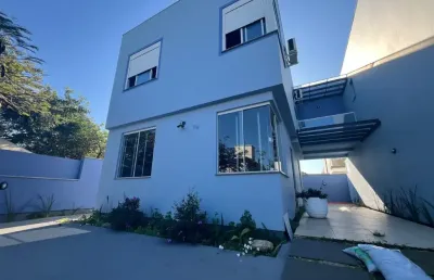 Viva com conforto nessa casa com 3 quartos no campeche - pronta para morar!